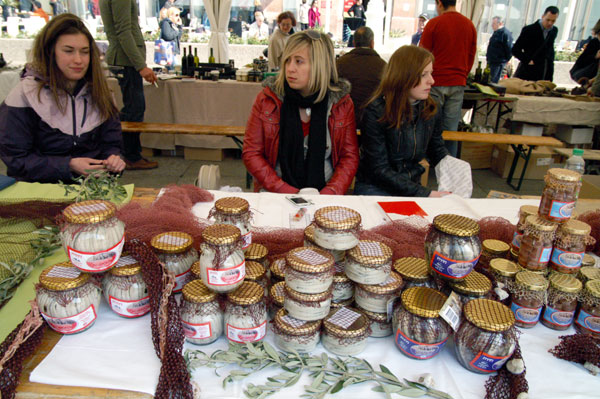 2011. 04. 17. - HOP proizvodi na Uskršnjem sajmu na trgu bana Jelačića